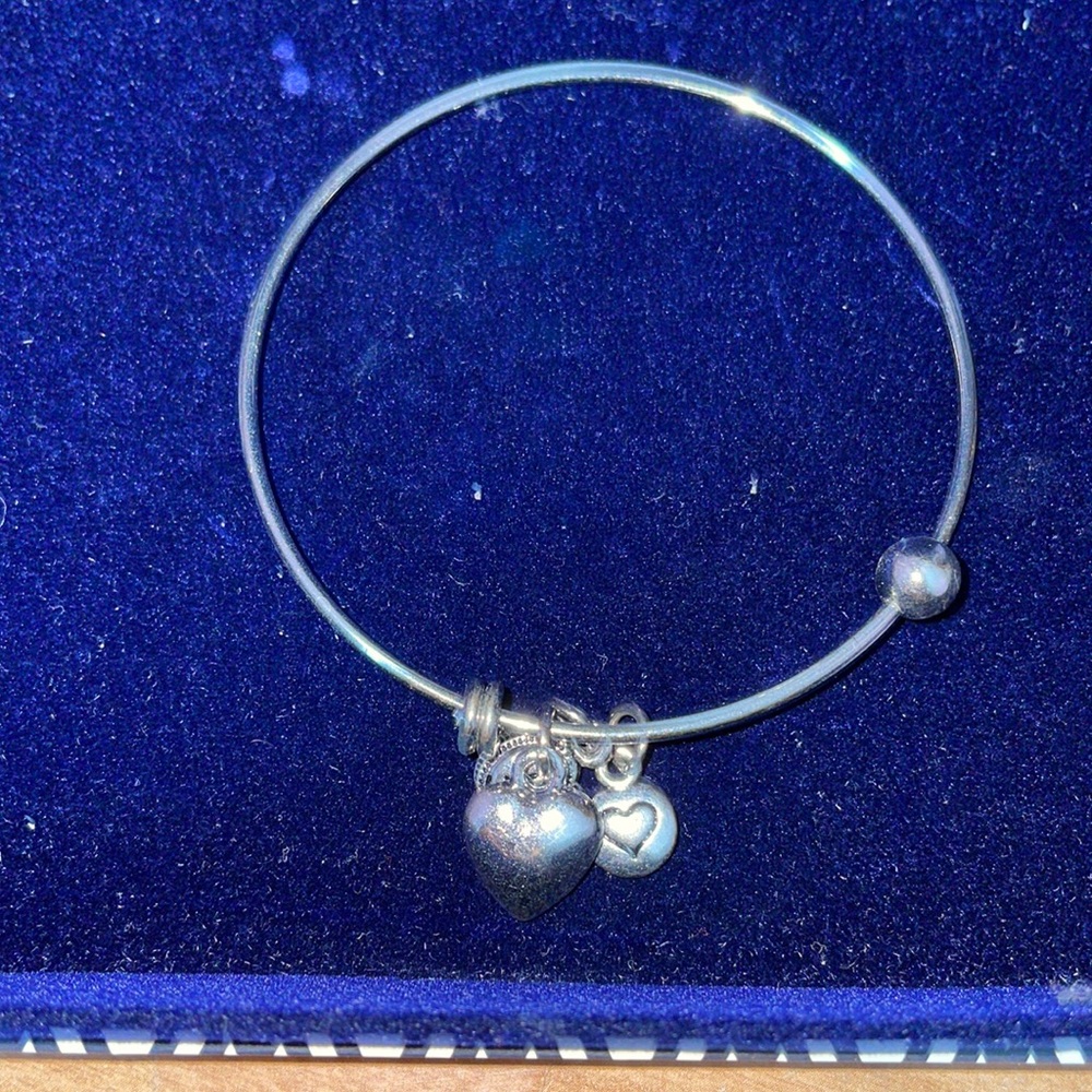 Bella Perlina Heart bangle